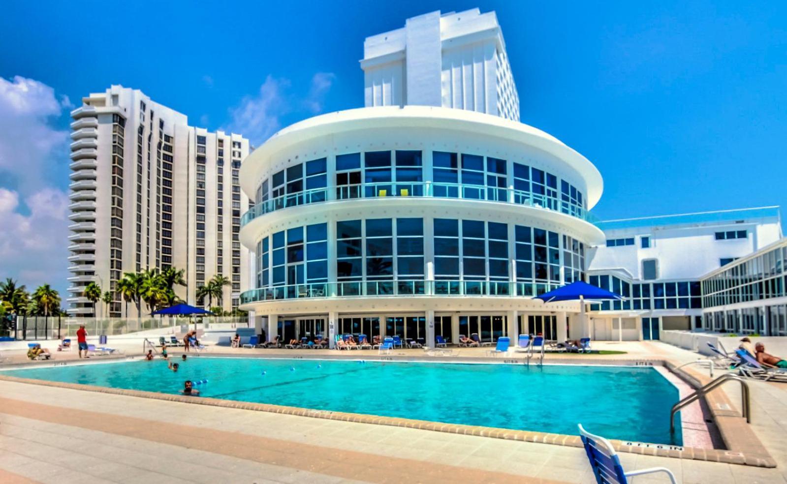 Castle Pavillon 8 Beachfront - Private Beach Access Loft With 2-Story, Pool, Tennis, Free Parking Access Miami Beach Bagian luar foto