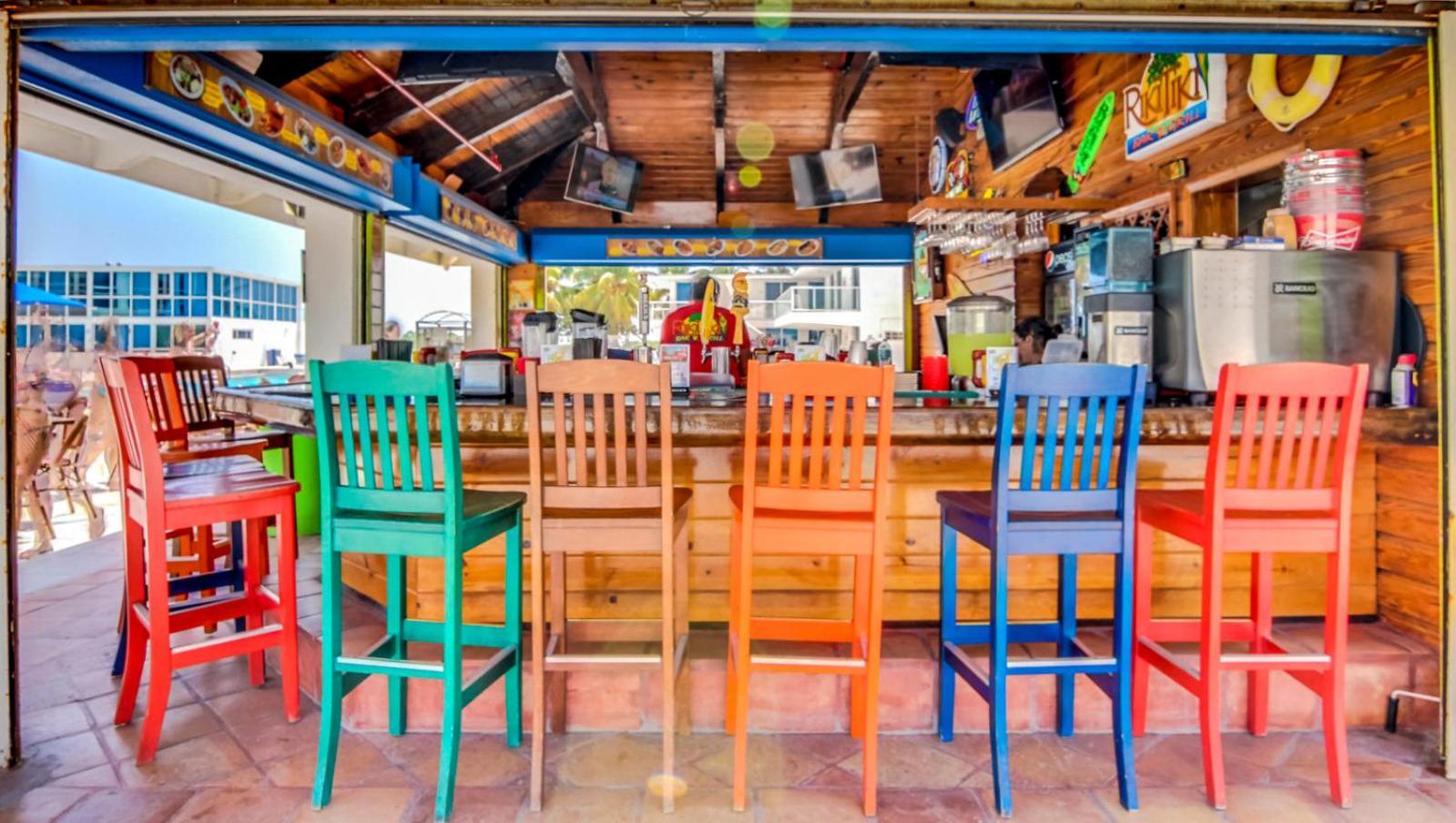 Castle Pavillon 8 Beachfront - Private Beach Access Loft With 2-Story, Pool, Tennis, Free Parking Access Miami Beach Bagian luar foto