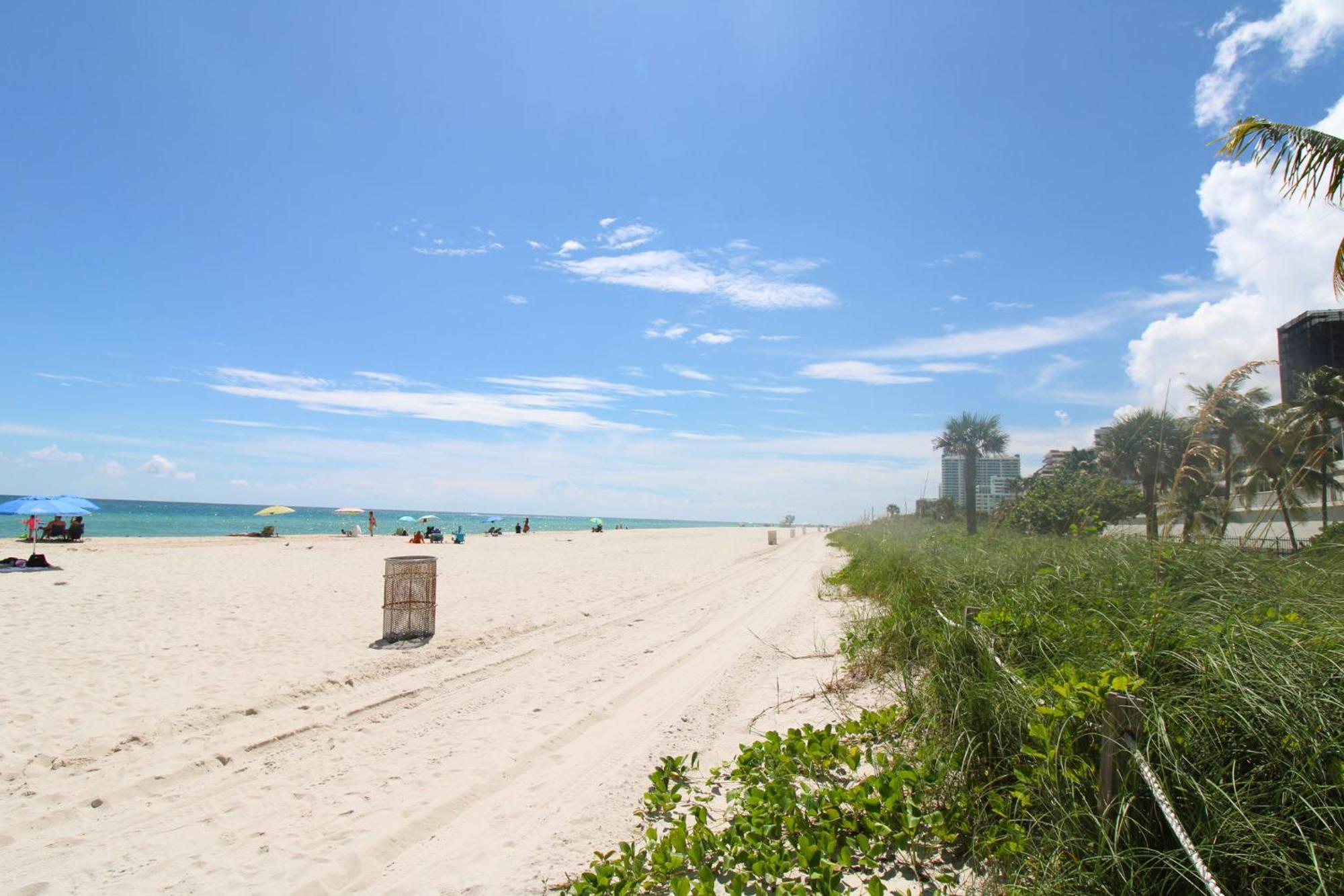 Castle Pavillon 8 Beachfront - Private Beach Access Loft With 2-Story, Pool, Tennis, Free Parking Access Miami Beach Bagian luar foto