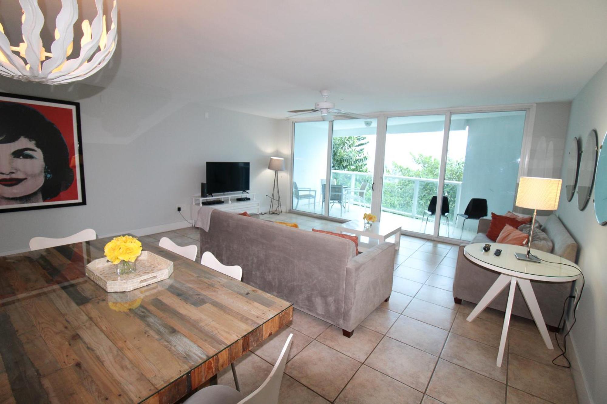 Castle Pavillon 8 Beachfront - Private Beach Access Loft With 2-Story, Pool, Tennis, Free Parking Access Miami Beach Bagian luar foto