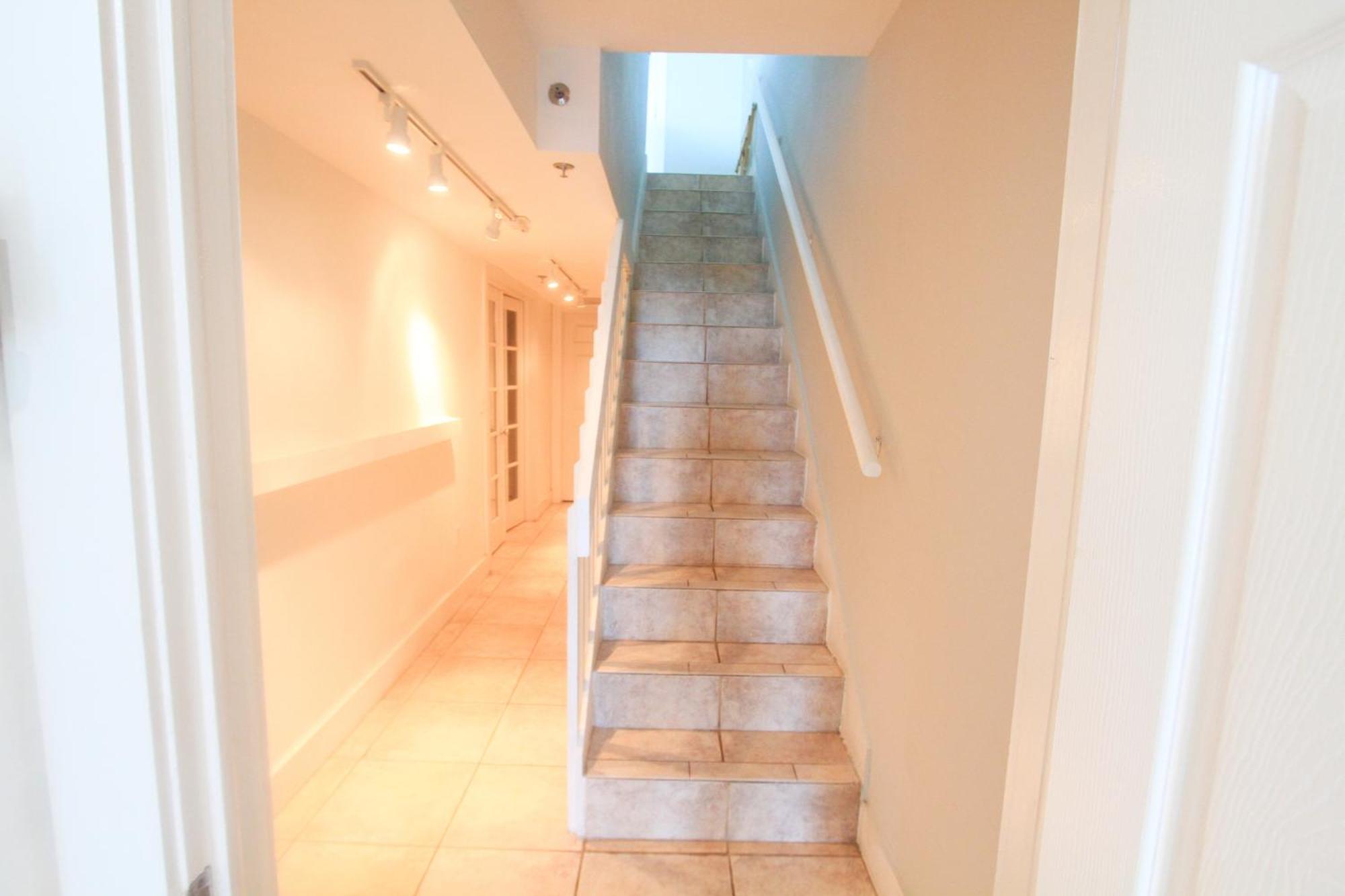 Castle Pavillon 8 Beachfront - Private Beach Access Loft With 2-Story, Pool, Tennis, Free Parking Access Miami Beach Bagian luar foto