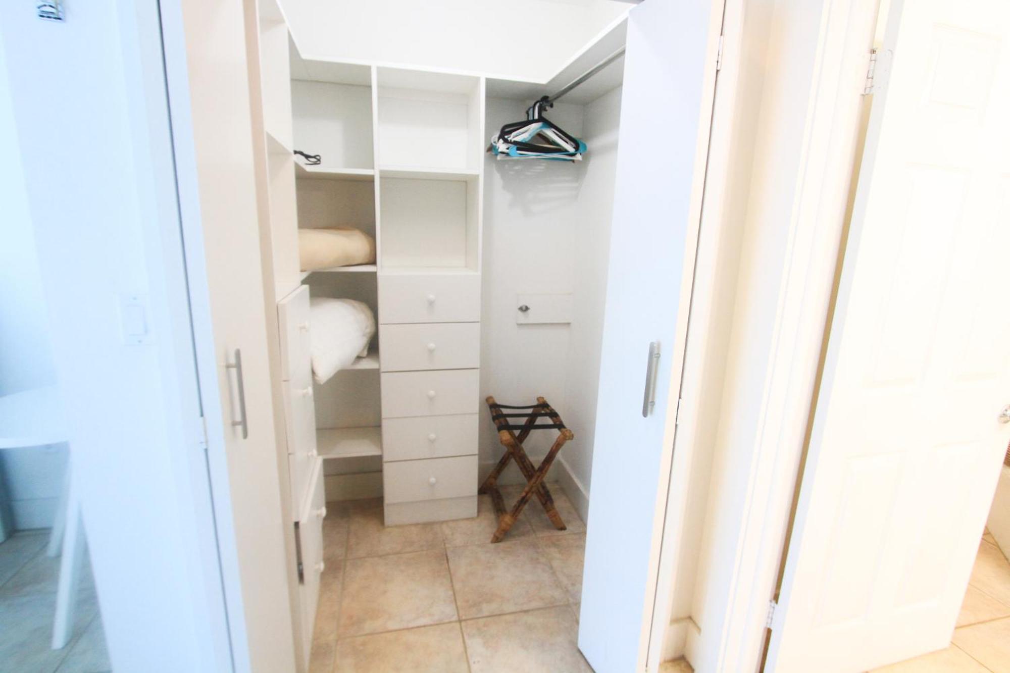 Castle Pavillon 8 Beachfront - Private Beach Access Loft With 2-Story, Pool, Tennis, Free Parking Access Miami Beach Bagian luar foto
