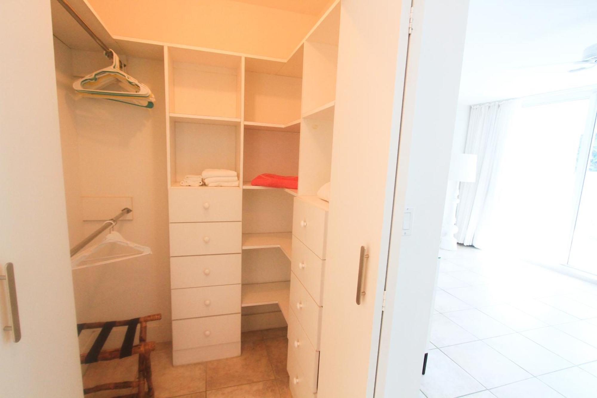 Castle Pavillon 8 Beachfront - Private Beach Access Loft With 2-Story, Pool, Tennis, Free Parking Access Miami Beach Bagian luar foto