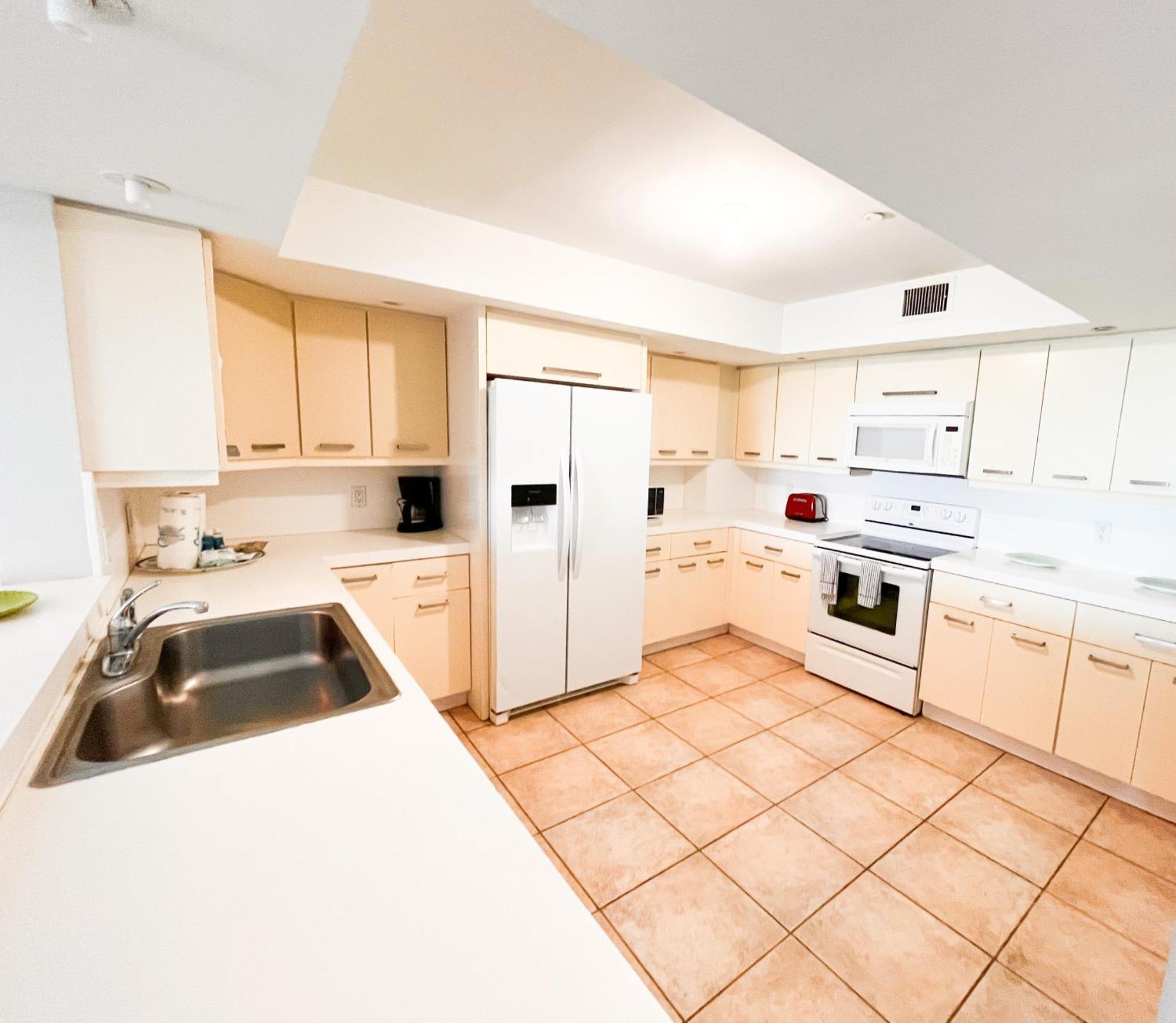 Castle Pavillon 8 Beachfront - Private Beach Access Loft With 2-Story, Pool, Tennis, Free Parking Access Miami Beach Bagian luar foto