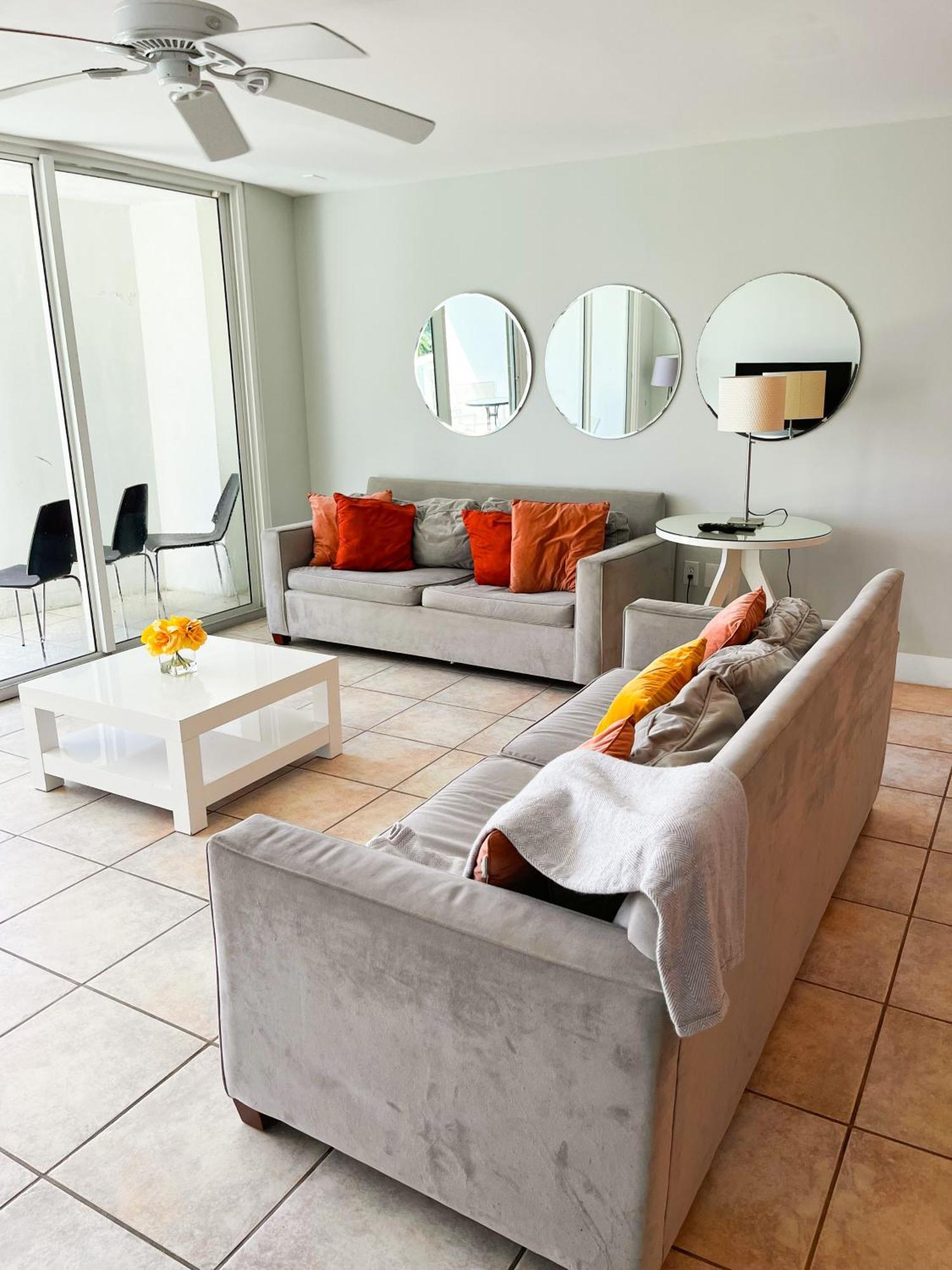 Castle Pavillon 8 Beachfront - Private Beach Access Loft With 2-Story, Pool, Tennis, Free Parking Access Miami Beach Bagian luar foto