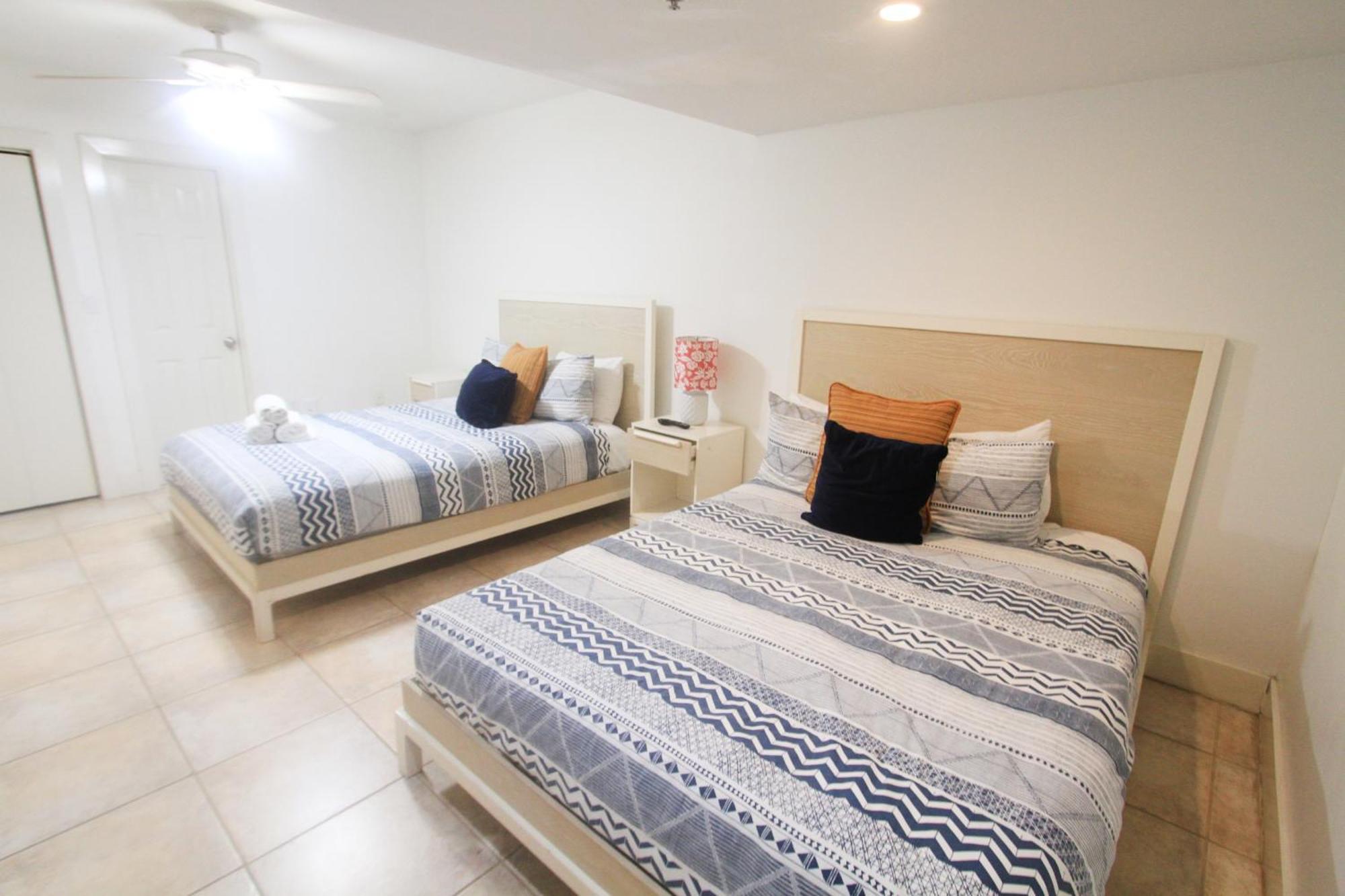 Castle Pavillon 8 Beachfront - Private Beach Access Loft With 2-Story, Pool, Tennis, Free Parking Access Miami Beach Bagian luar foto