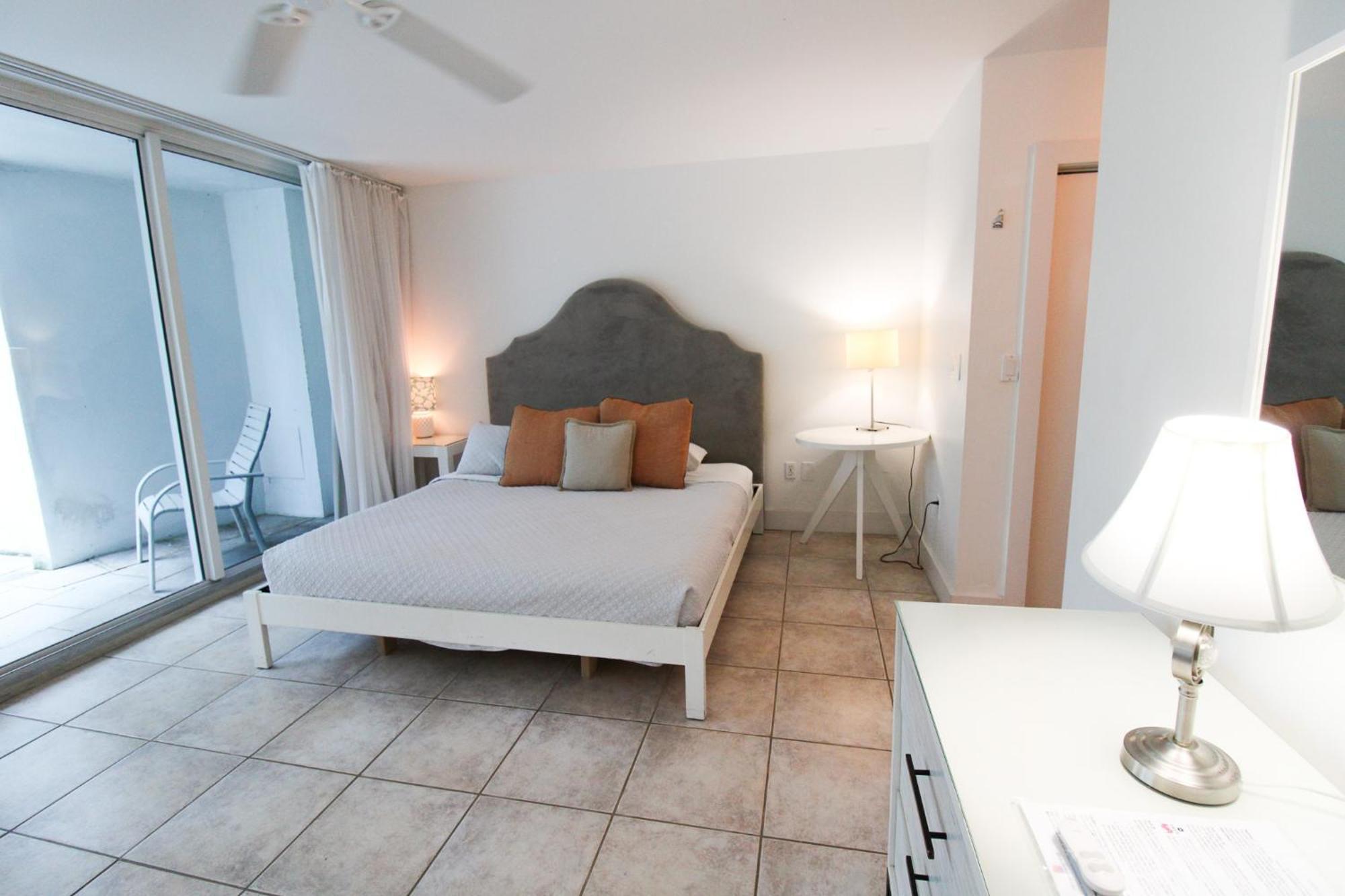 Castle Pavillon 8 Beachfront - Private Beach Access Loft With 2-Story, Pool, Tennis, Free Parking Access Miami Beach Bagian luar foto