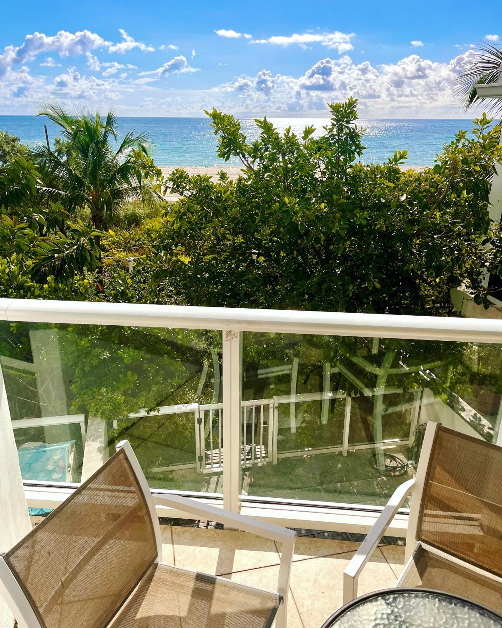 Castle Pavillon 8 Beachfront - Private Beach Access Loft With 2-Story, Pool, Tennis, Free Parking Access Miami Beach Bagian luar foto