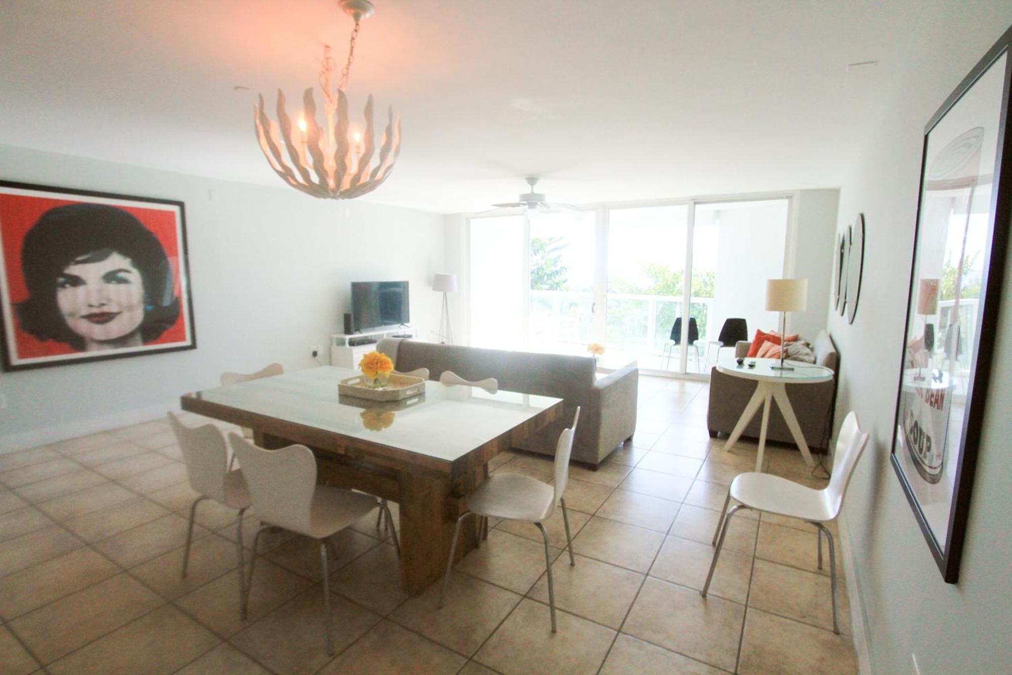 Castle Pavillon 8 Beachfront - Private Beach Access Loft With 2-Story, Pool, Tennis, Free Parking Access Miami Beach Bagian luar foto